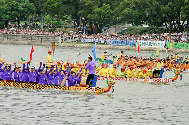 drachenbootrennen in hong kong 2013 - sha tin stock-fotos und bilder