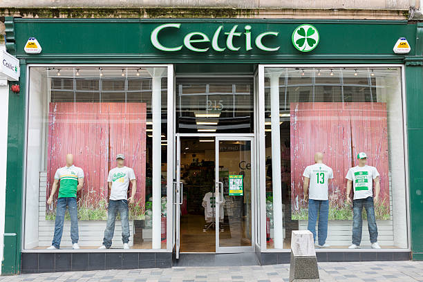 celtic fc magasin, glasgow - celtic fc photos et images de collection