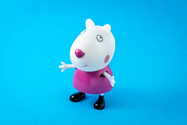 peppa 돼지 애니메이션 텔리비전 시리즈 문자: suzy 시프 - peppa pig figurine toy 뉴스 사진 이미지