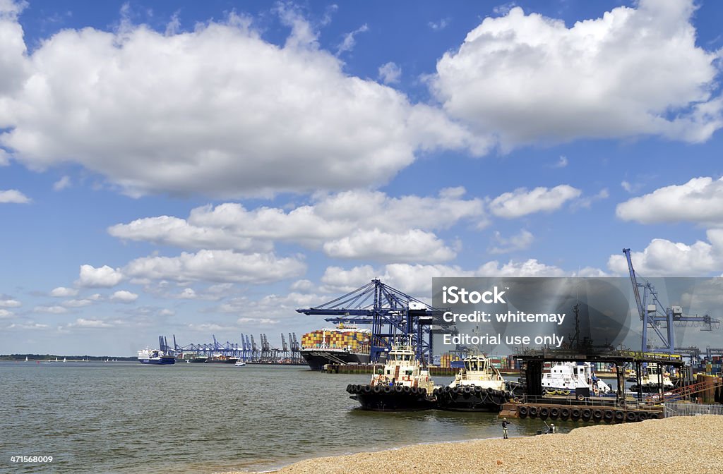 Schiffe und Blitzen am Hafen von Felixstowe - Lizenzfrei Ausrüstung und Geräte Stock-Foto
