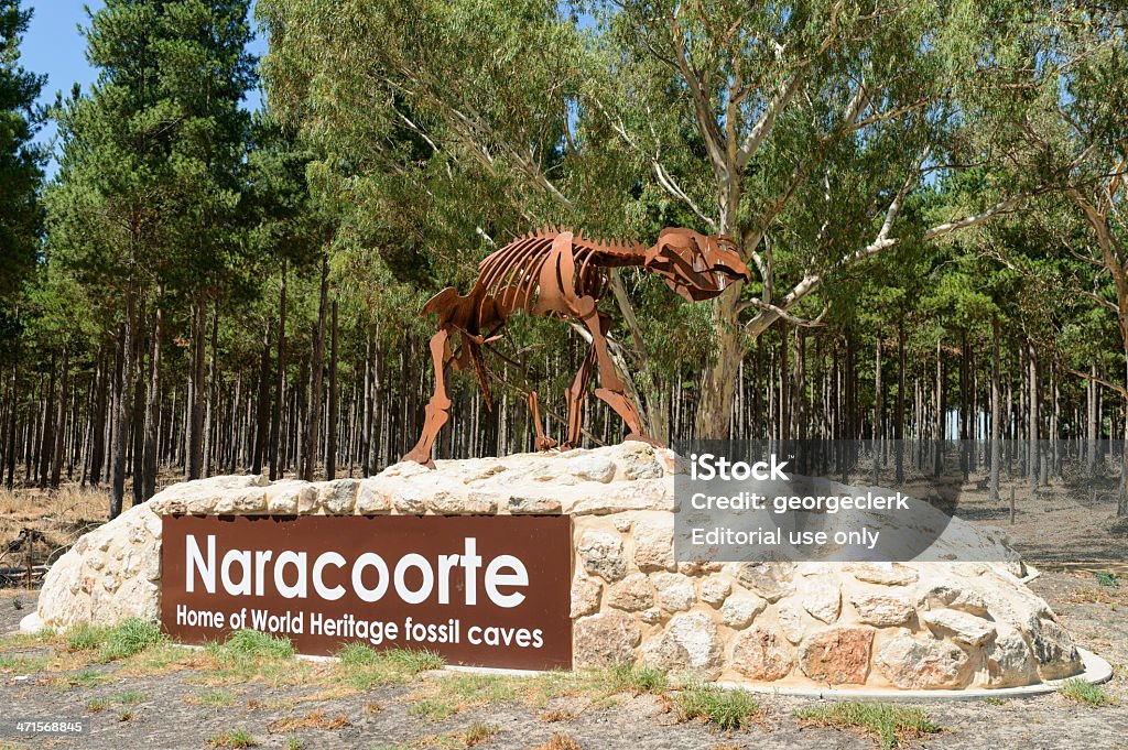 Naracoorte 떠들썩해질 팻말 - 로열티 프리 공룡 스톡 사진