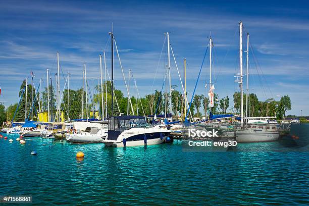 Veleros En Marina Szczecin Foto de stock y más banco de imágenes de Agua - Agua, Aire libre, Amarrado