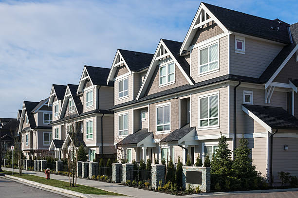 Modern cookie-cutter townhouses A row of a new townhouses in Richmond, British Columbia townhouse stock pictures, royalty-free photos & images
