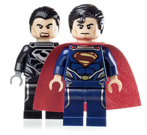 super hombre y zod general - superman superhéroe fotografías e imágenes de stock