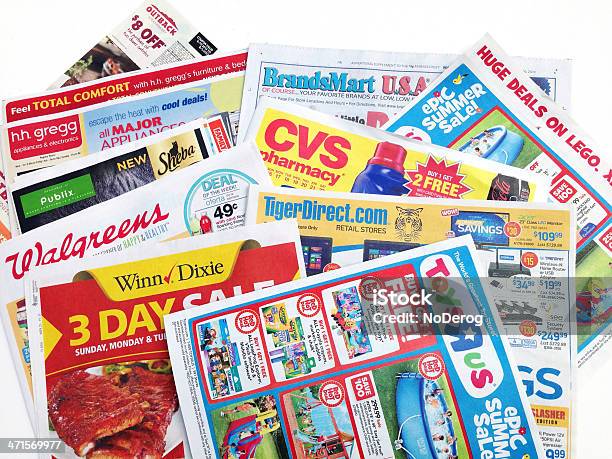 Sales Zeitungen Für Verschiedene Stores Stockfoto und mehr Bilder von Werbung - Werbung, Supermarkt, Gewerbliches Schild