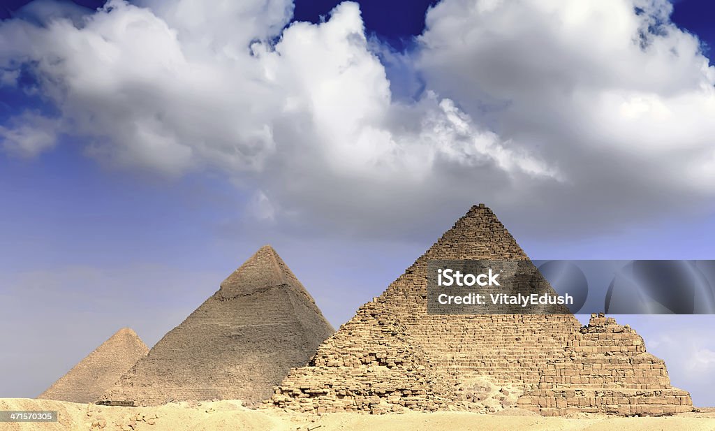 Wielkie piramidy, położony w Gizie. Panorama - Zbiór zdjęć royalty-free (Antyki)
