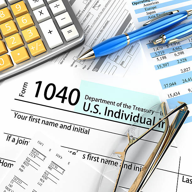 el formulario de impuestos 1040 - legal system filing documents data warehouse fotografías e imágenes de stock