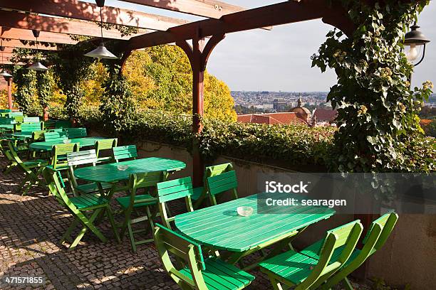 Prager Restaurant Und Tischen Stockfoto und mehr Bilder von Malfarbe - Malfarbe, Speisezimmer, Stuhl