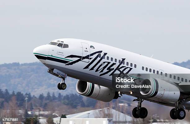 Alaska Airlines Portland Stock Photo - Download Image Now - Alaska Airlines, Air Vehicle, Boeing 737