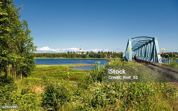 Ponte Ferroviario Sul Fiume Torneträsk - Fotografie stock e altre immagini di Estate - Estate, Svezia, Frontiera Internazionale