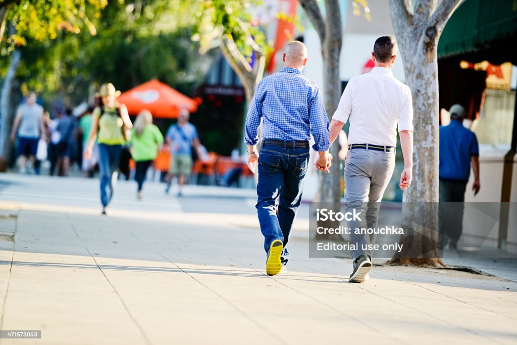 Casal Gay a andar de mãos dadas - Royalty-free Califórnia Foto de stock