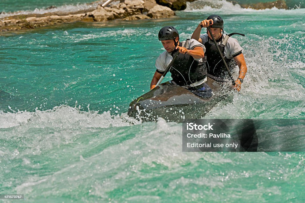 Deux Kayak sur la Rivière Soca Rapids Slovénie Europe - Photo de Rapides - Rivière libre de droits