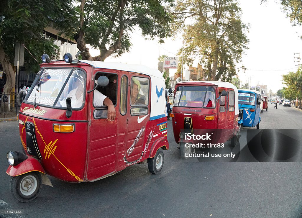 Elektryczne trzy wheeler rickshaws w Peru Miasto Ica - Zbiór zdjęć royalty-free (Autoriksza)