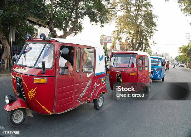 Elektryczne Trzy Wheeler Rickshaws W Peru Miasto Ica - zdjęcia stockowe i więcej obrazów Autoriksza