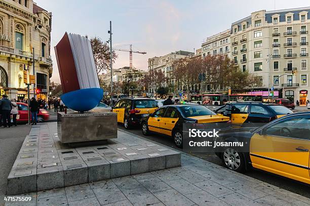 Cabstand — стоковые фотографии и другие картинки Автобус - Автобус, Барселона - Испания, Взрослый