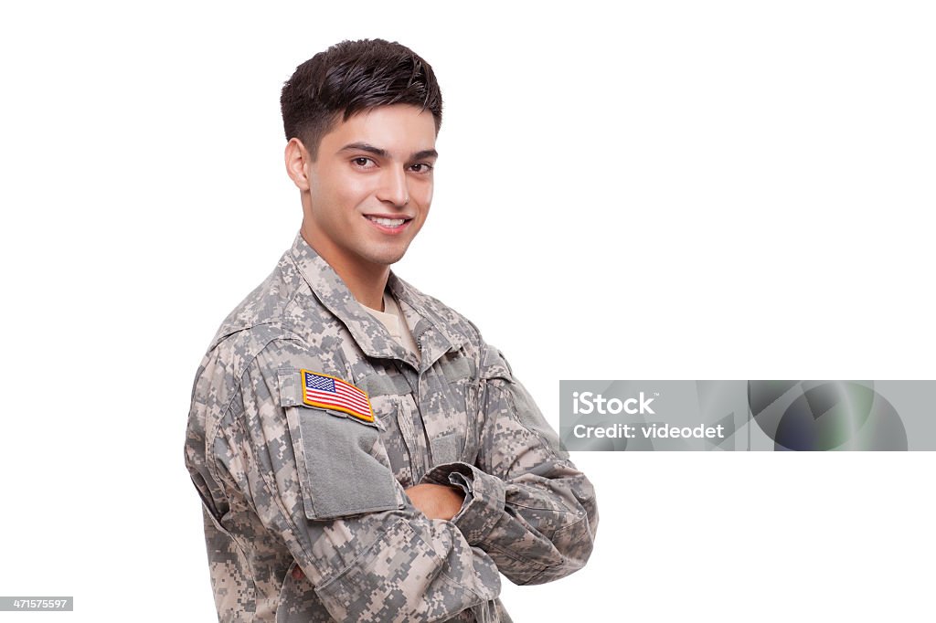 Giovane soldato sorridente con Braccia incrociate - Foto stock royalty-free di Forze armate