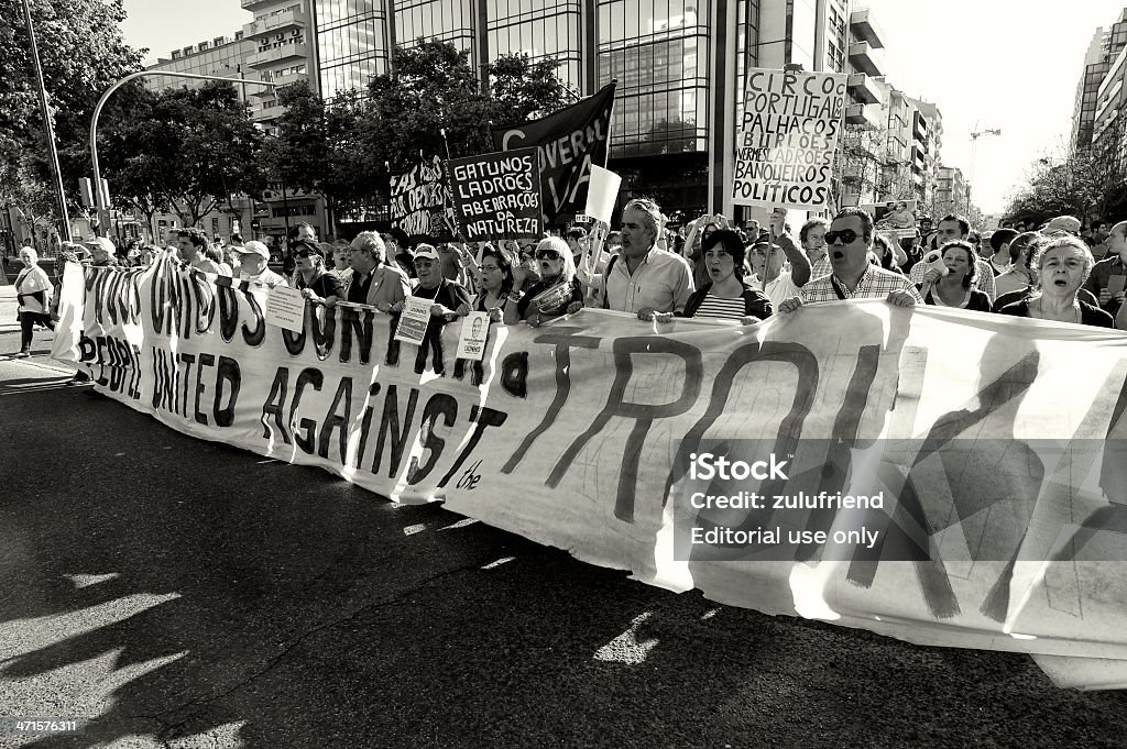 Protesta demostración en Lisboa - Foto de stock de Blanco y negro libre de derechos