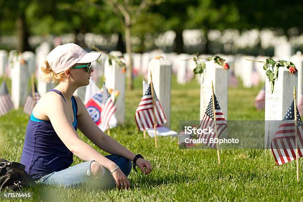Memorial Giorno Cimitero Nazionale Di Arlington - Fotografie stock e altre immagini di Cimitero - Cimitero, Forze armate, Stati Uniti d'America