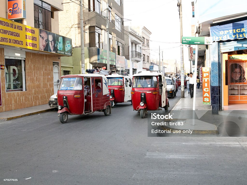 Três wheeler Riquixás motorizados na A cidade peruana de Ica - Foto de stock de Atividade royalty-free