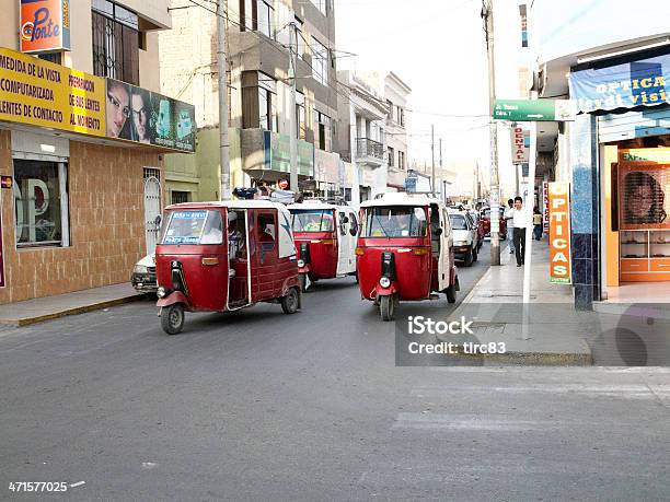 Foto de Três Wheeler Riquixás Motorizados Na A Cidade Peruana De Ica e mais fotos de stock de Atividade