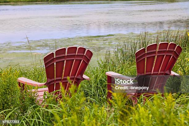 River Stühlen Stockfoto und mehr Bilder von Adirondack-Stuhl - Adirondack-Stuhl, Bach, Farbbild