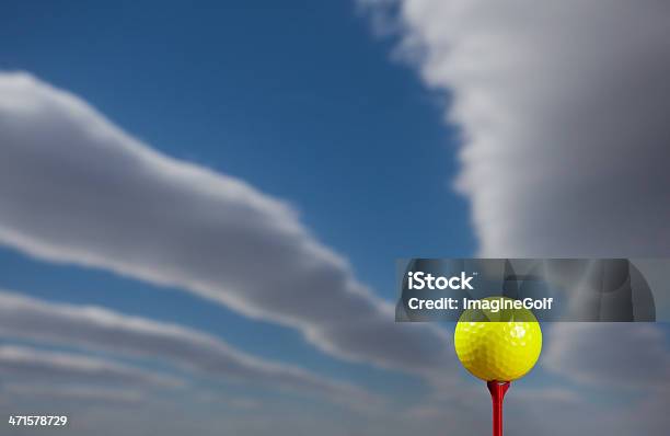 Foto de Bola De Golfe No Campo e mais fotos de stock de Amarelo - Amarelo, Azul, Bola de Golfe