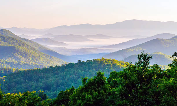 istock early morning sunrise over blue ridge mountains 471580127