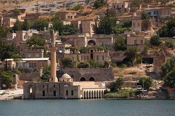 Halfeti Mosque submerged under rising waters of BirecikDam urfa turkey Halfeti Mosque submerged under the rising waters of the Birecik Dam urfa turkey rumkale stock pictures, royalty-free photos & images