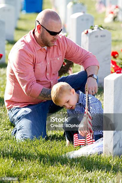 Memorial Giorno Cimitero Nazionale Di Arlington - Fotografie stock e altre immagini di Arlington - Virginia - Arlington - Virginia, Cimitero, Bandiera