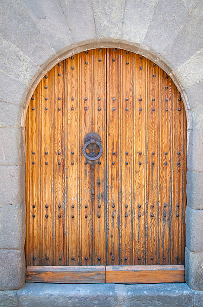 istock old wooden door 471581467