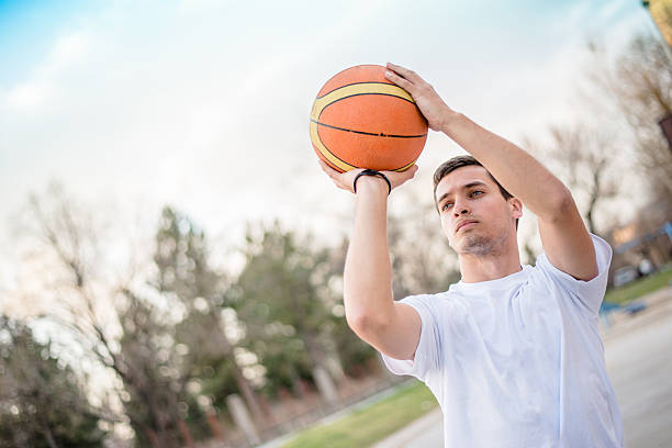 istock Man shooting at the hoop 471581484