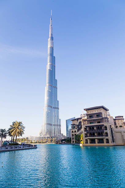 burj khalifa in dubai-das höchste gebäude der welt - editorial tall luxury contemporary stock-fotos und bilder