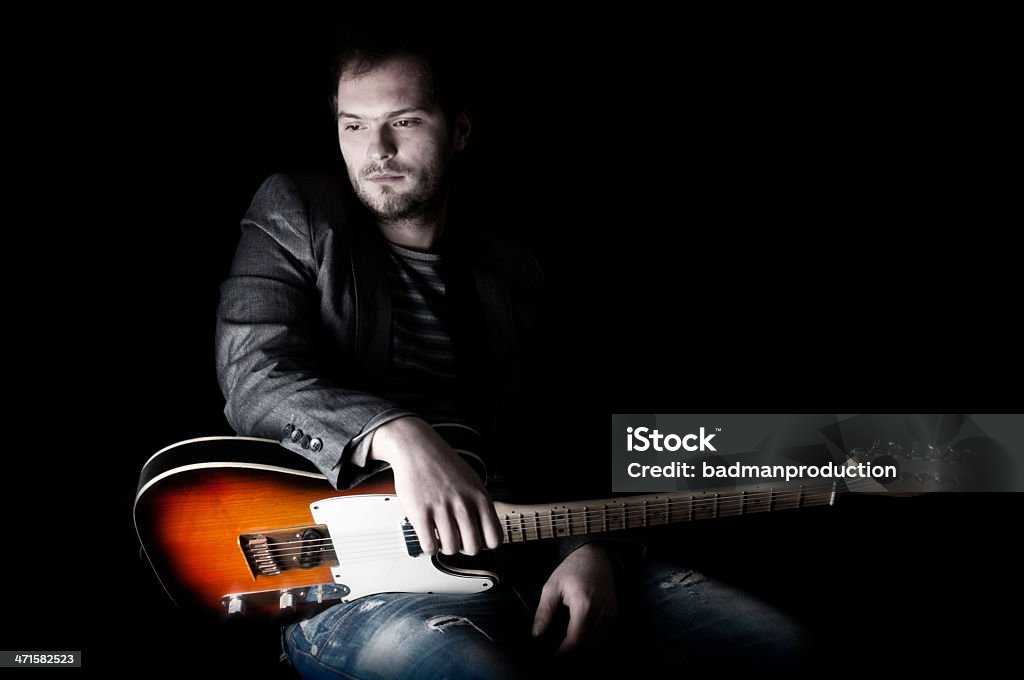 男性、ギター - 20-24歳のロイヤリティフリーストックフォト
