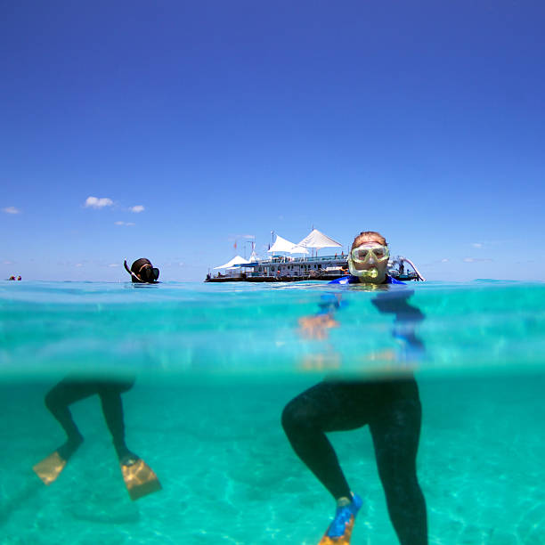 Buceo con esnórquel - foto de stock