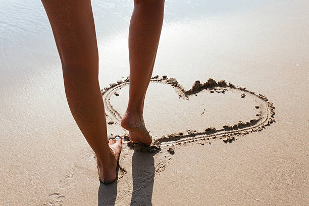 istock Woman on the Beach Drawing Hart 471583196