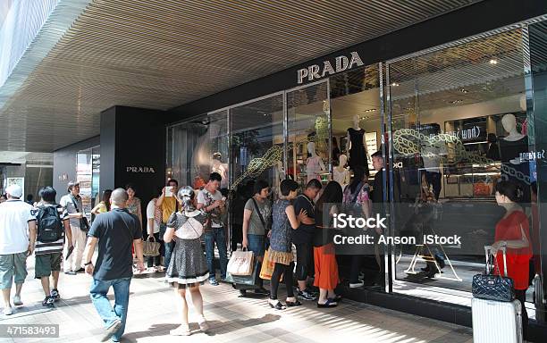 Prada Flagship Store - Fotografie stock e altre immagini di Fare la fila - Fare la fila, Tsim Sha Tsui, Abbigliamento