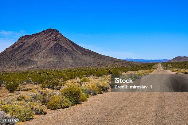 Photo libre de droit de Unmaintained La Route 66 banque d'images et plus d'images libres de droit de Californie - Californie, Chemin de terre, Désert