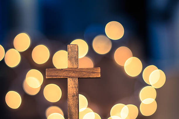 istock Wooden Cross and Defocused Lights 471587290