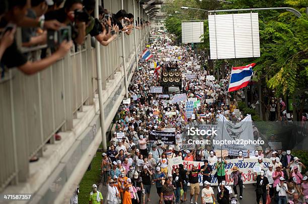 Photo libre de droit de Manifestants De Antigouvernement V Pour Les Groupes À Bangkok En Thaïlande banque d'images et plus d'images libres de droit de Adulte