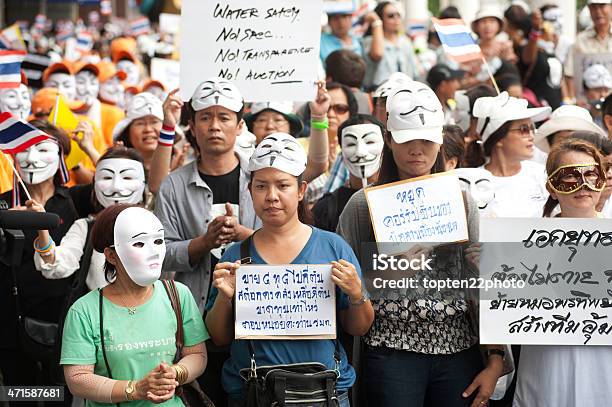 De Manifestantes Antigoverment Com Guy Fawkes Máscaras - Fotografias de stock e mais imagens de Adulto