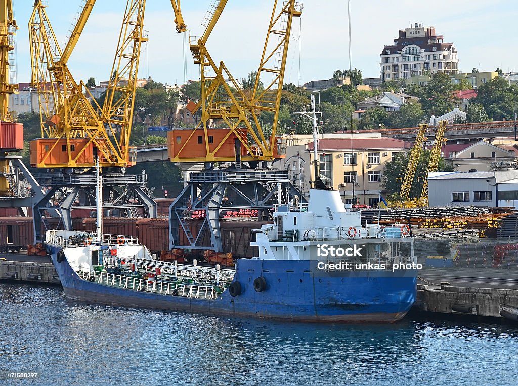Bunkering Schiff im Hafen crane - Lizenzfrei Anlegestelle Stock-Foto