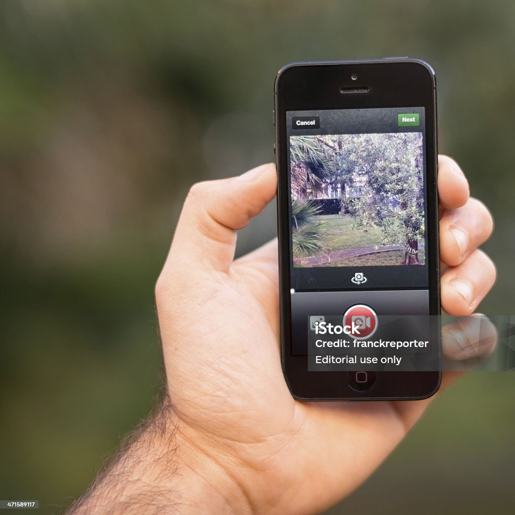 Nagrywanie wideo z Instagramu app na iphone a 5" - Zbiór zdjęć royalty-free (Aparat cyfrowy)