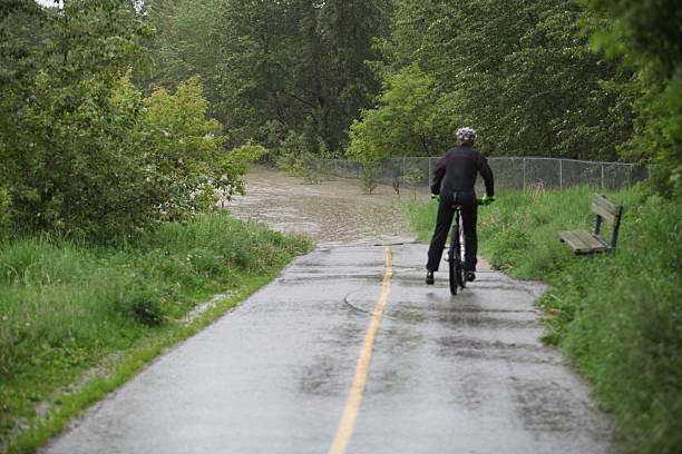 final de la ruta - calgary bridge flood alberta fotografías e imágenes de stock