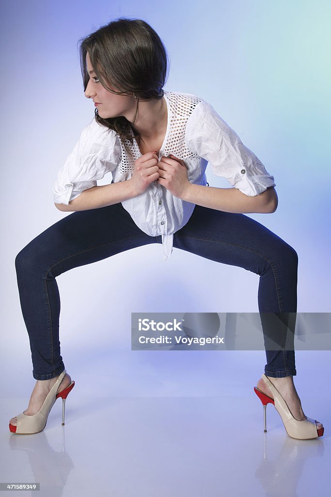 Corpo de mulher em roupas casual pose descontraído - Royalty-free Adulto Foto de stock