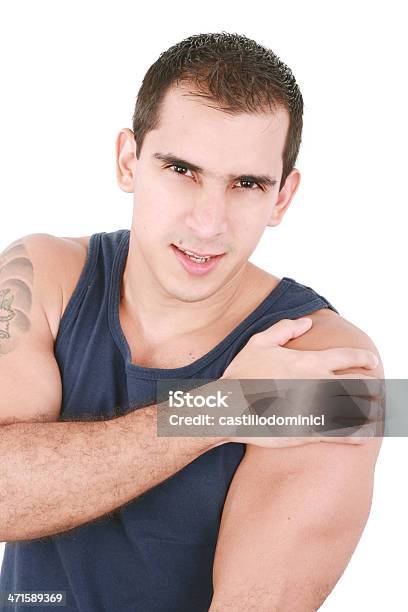 젊은 백인종 Bodybuilder 갖는 갓길 통증 남자에 대한 스톡 사진 및 기타 이미지 - 남자, 아픔, 이두근