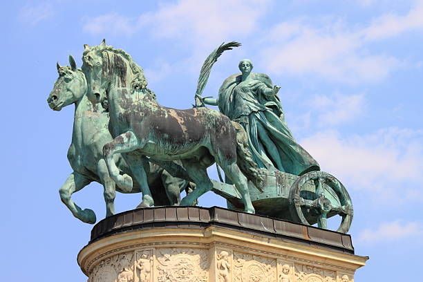 istock Allegorical statue of Peace 471589947