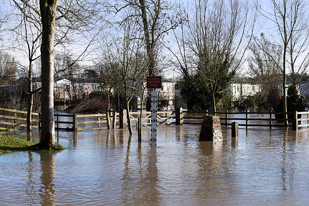 inondations - welford on avon photos et images de collection