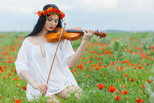 istock Girl and violin 471590191