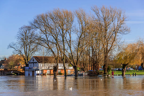 inondations - welford on avon photos et images de collection