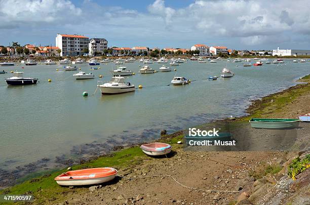 Porto De Saint Gilles Croix De Vie Em França - Fotografias de stock e mais imagens de Ao Ar Livre - Ao Ar Livre, Azul, Barco a Motor - Embarcação de Lazer